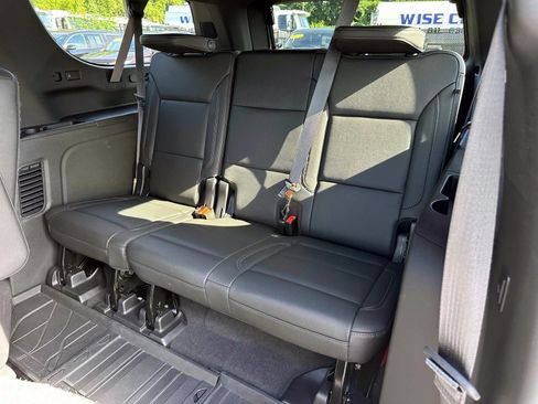 Used 2022 Chevrolet Suburban LT w/ LT Signature Plus Package AWD/4WD image 14