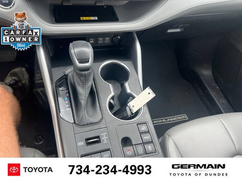 Used 2023 Toyota Highlander XLE AWD/4WD image 18