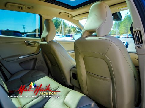 Used 2016 Volvo XC60 T5 Premier w/ Proximity Package image 11