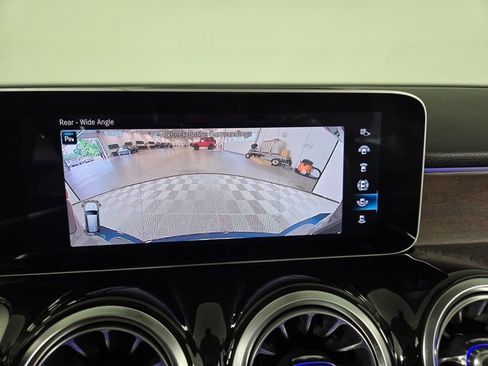 Certified 2021 Mercedes-Benz GLB 250 4MATIC image 23