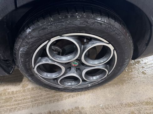 Used 2024 Alfa Romeo Tonale Ti image 9