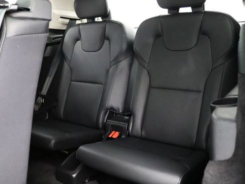 Used 2021 Volvo XC90 T6 Momentum AWD/4WD image 14