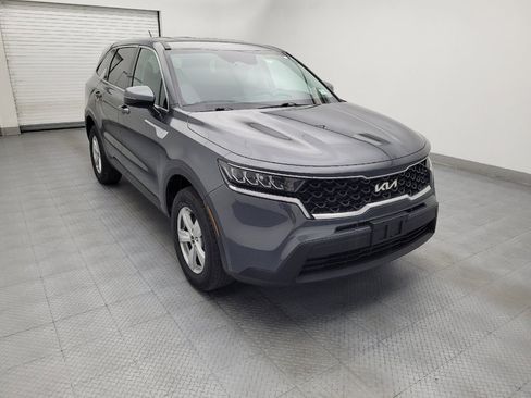 Used 2023 Kia Sorento LX AWD/4WD image 13