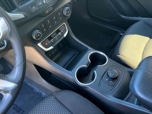 Used 2022 GMC Terrain SLE image 13