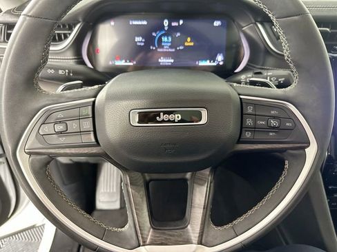 Used 2023 Jeep Grand Cherokee Limited w/ Black Appearance Package AWD/4WD image 22