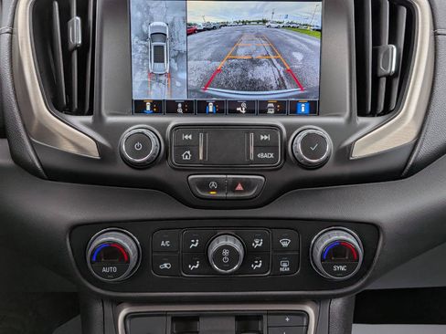 Used 2024 GMC Terrain Denali w/ Denali Premium Package AWD/4WD image 19