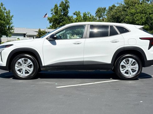 Used 2025 Chevrolet Trax LS FWD image 13