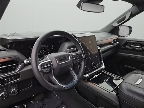 Used 2025 GMC Yukon XL Denali image 11