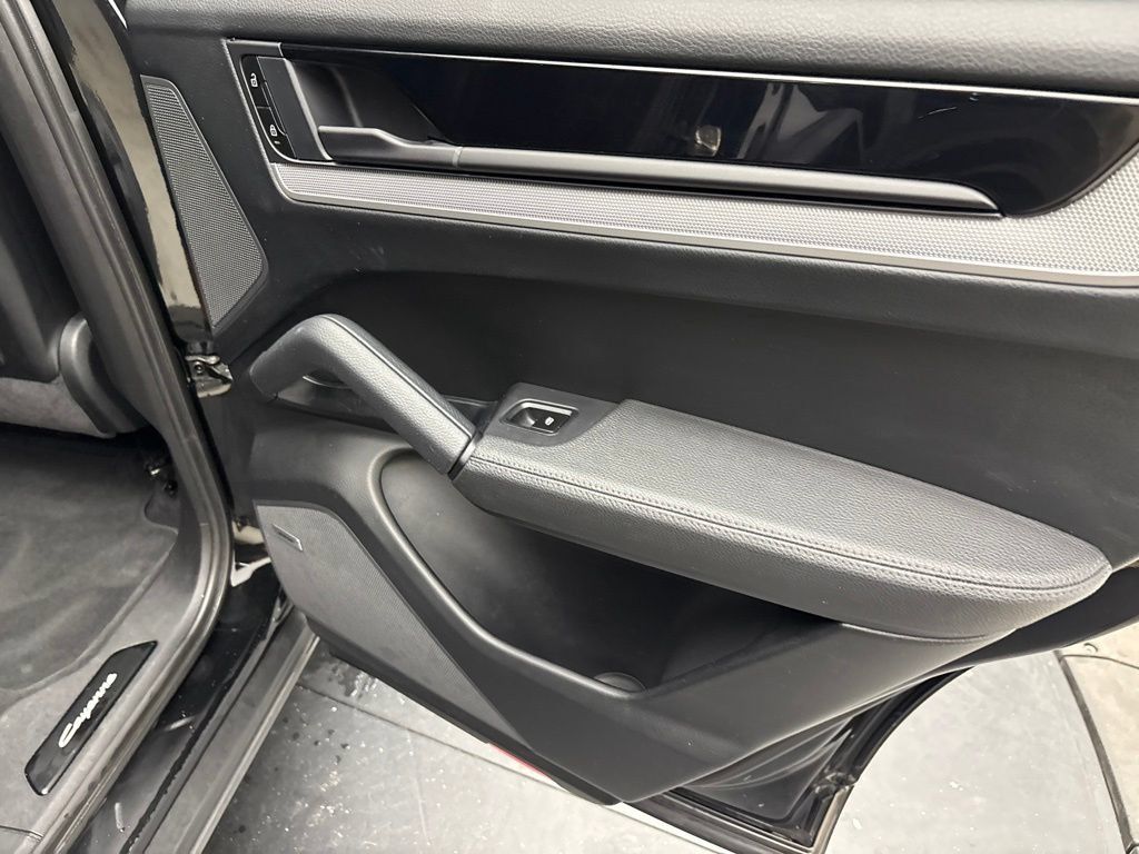 Certified 2024 Porsche Cayenne AWD/4WD image 26