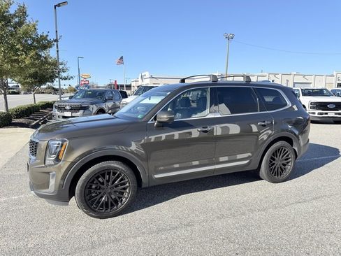 Used 2022 Kia Telluride S image 2