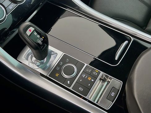 Used 2016 Land Rover Range Rover Sport HSE image 18