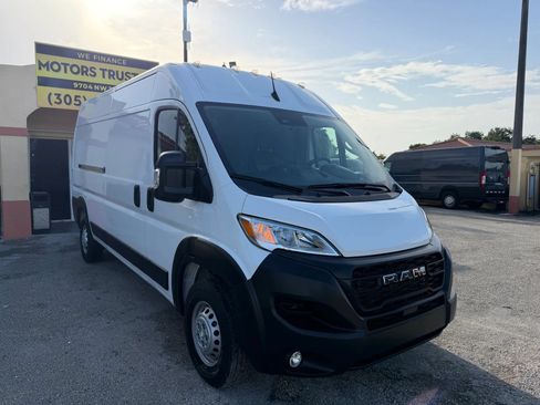 Used 2024 RAM ProMaster 2500 w/ Convenience Group FWD image 9