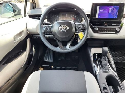 Used 2025 Toyota Corolla LE FWD image 25