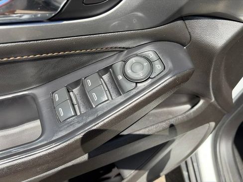 Used 2021 Chevrolet Traverse LS AWD/4WD image 13