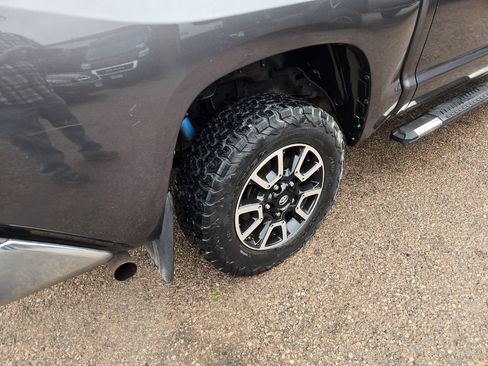 Used 2014 Toyota Tundra Limited w/ Limited Premium Package AWD/4WD image 11