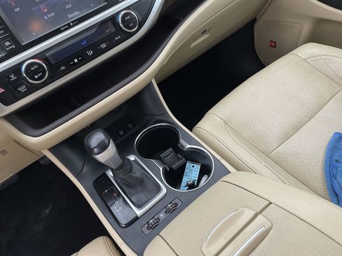 Used 2014 Toyota Highlander Limited image 20