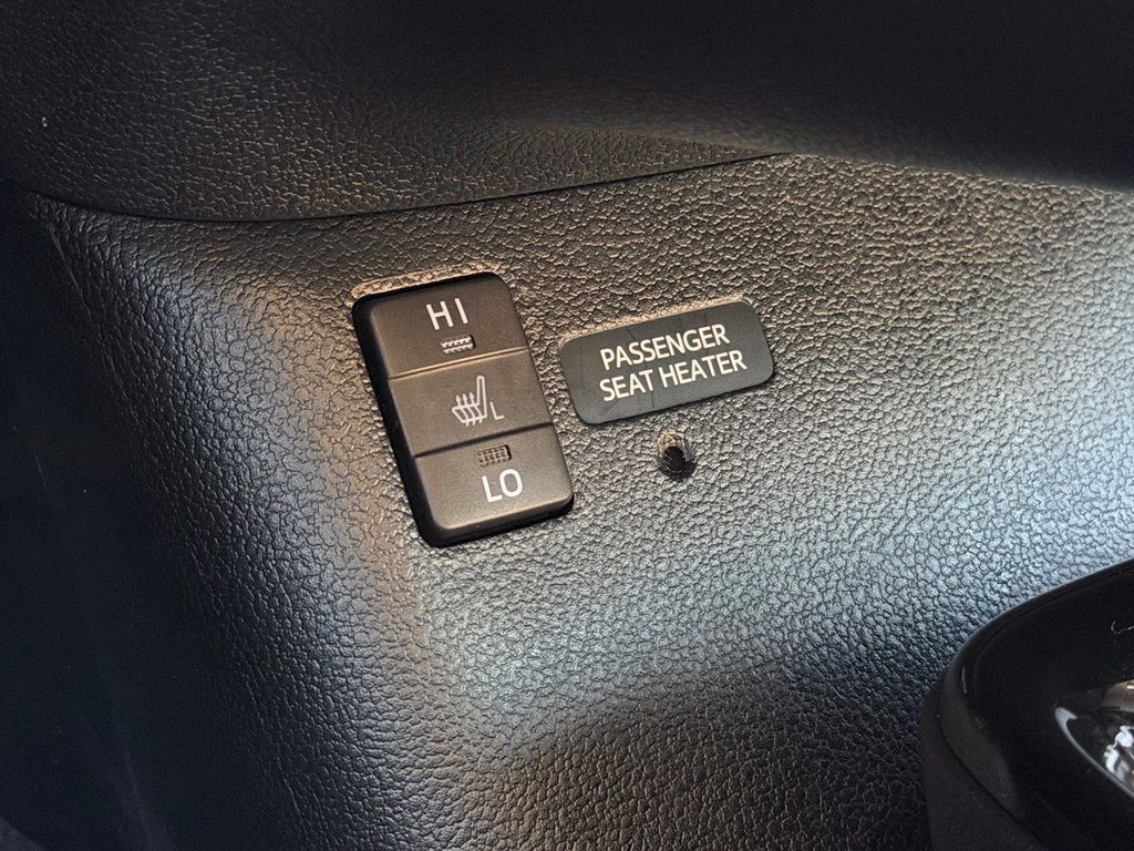 Used 2018 Toyota Prius Prime Plus FWD image 15