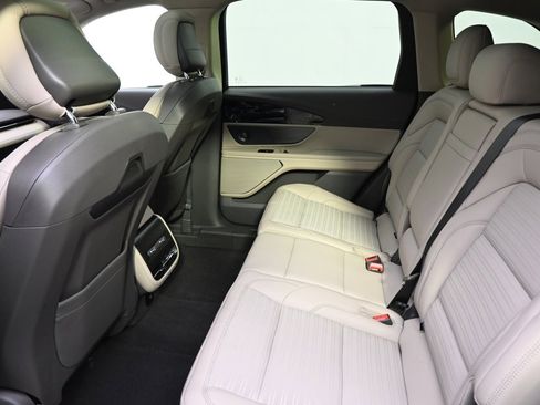 New 2025 Lincoln Nautilus Reserve image 21