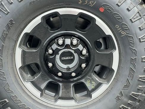 New 2026 Ford F350 Platinum w/ Tremor Off-Road Package AWD/4WD image 6