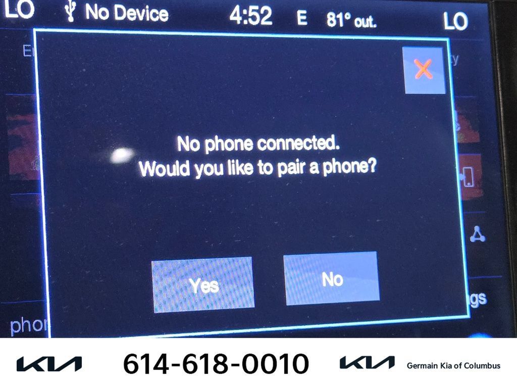 Used 2017 Chrysler Pacifica Limited w/ UConnect Theater Package FWD image 29