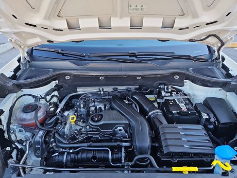 Certified 2023 Volkswagen Taos SE w/ Panoramic Sunroof Package image 33