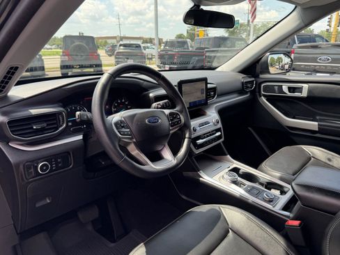 Used 2024 Ford Explorer XLT w/ Equipment Group 202A AWD/4WD image 17