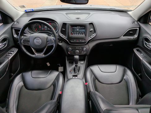 Used 2021 Jeep Cherokee Latitude Plus w/ Sun & Sound Group FWD image 26