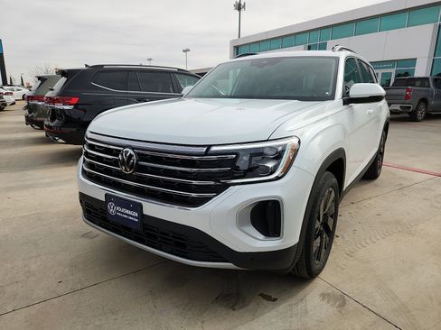 New 2026 Volkswagen Atlas SE image 3