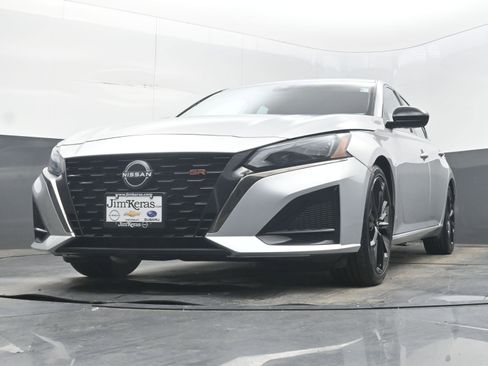 Used 2024 Nissan Altima 2.5 SR FWD image 23