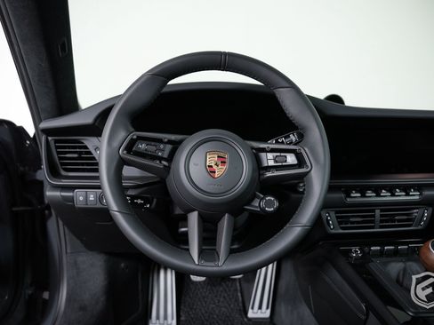 Used 2025 Porsche 911 Carrera RWD image 18