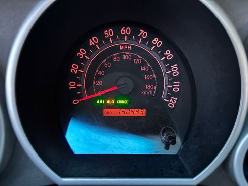 Used 2011 Toyota Tundra 4x4 CrewMax image 23