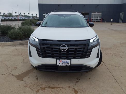 New 2026 Nissan Pathfinder SV w/ SV Premium Package FWD image 2