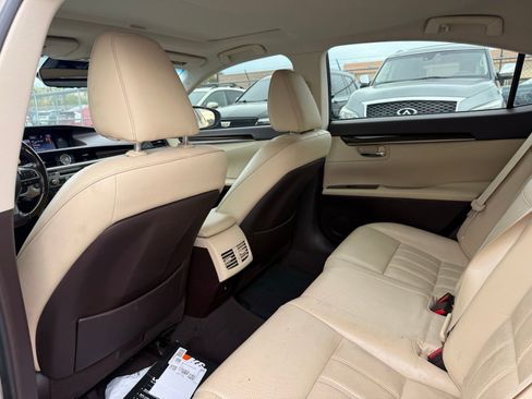 Used 2016 Lexus ES 350 w/ Luxury Package w/Wood Trim image 11