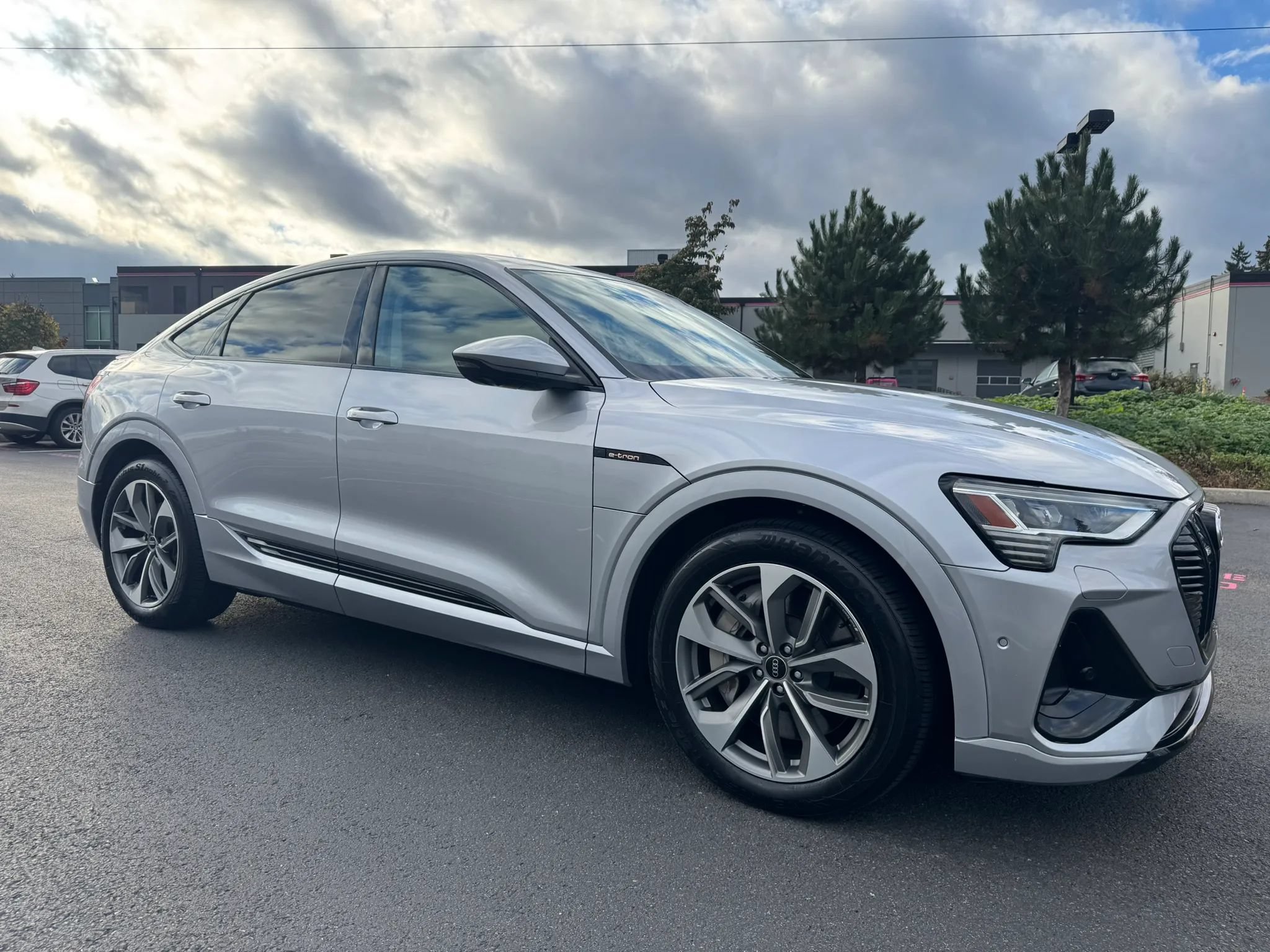 Used 2021 Audi e-tron Premium Plus w/ Premium Plus Package AWD/4WD image 1