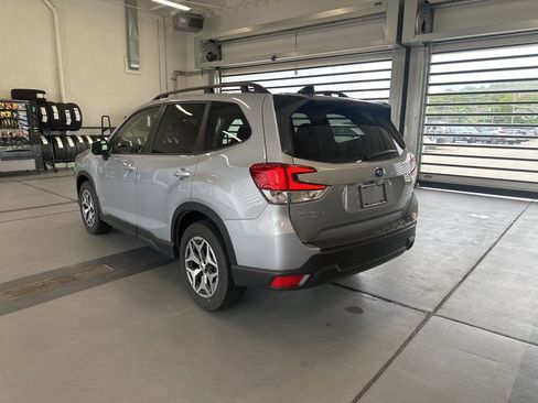 Used 2024 Subaru Forester Premium image 3