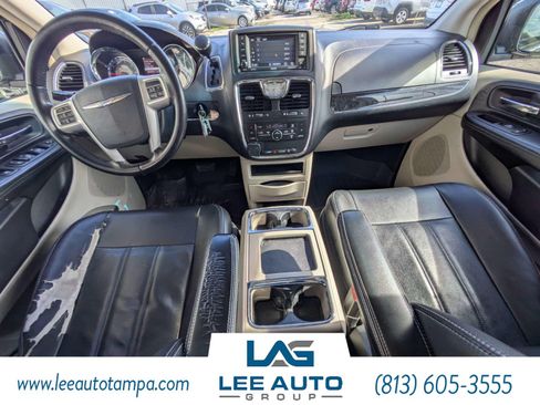 Used 2014 Chrysler Town & Country Touring FWD image 13