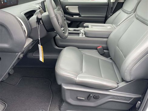 New 2025 Ford Expedition Active image 5