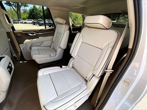 Used 2022 GMC Yukon Denali w/ Denali Premium Package AWD/4WD image 14