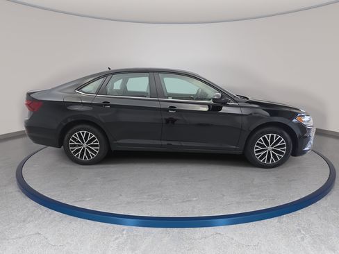 Used 2020 Volkswagen Jetta SE w/ SE Cold Weather Package FWD image 4