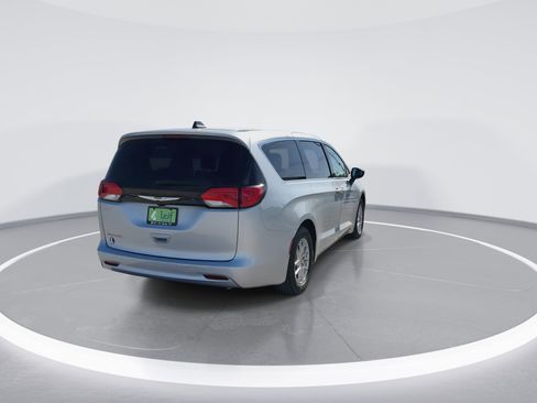 Used 2024 Chrysler Voyager LX image 8