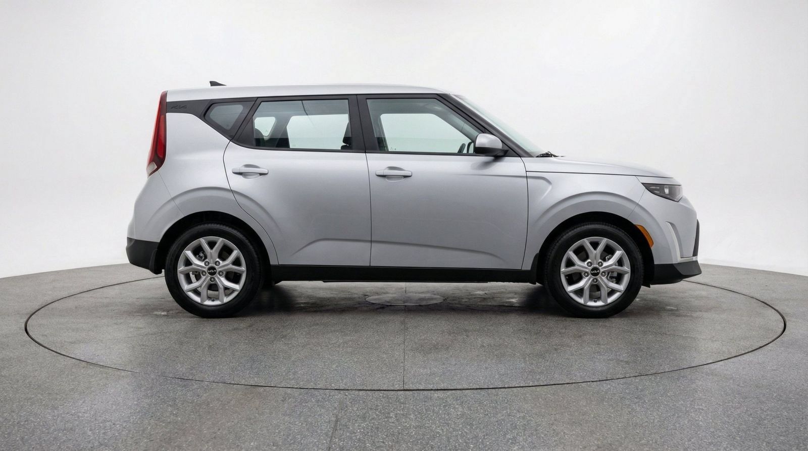 Used 2025 Kia Soul LX w/ LX Technology Package FWD image 9