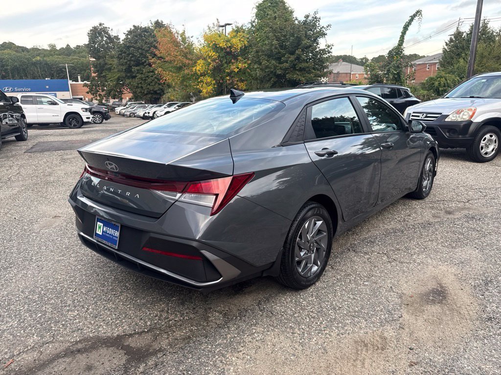 Used 2024 Hyundai Elantra SEL FWD image 7