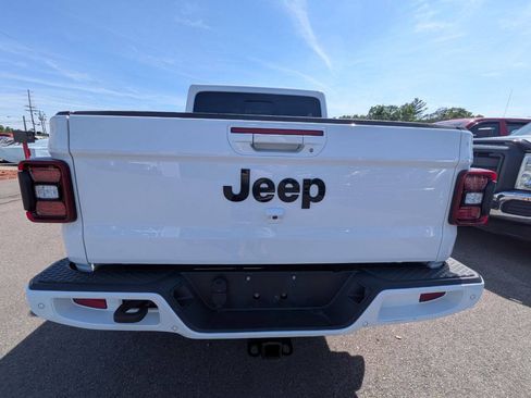 Used 2022 Jeep Gladiator High Altitude AWD/4WD image 5