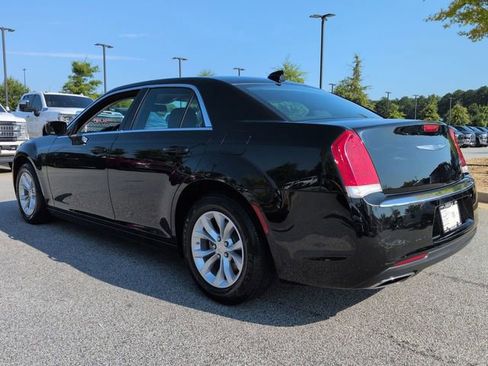 Used 2022 Chrysler 300 Touring image 6