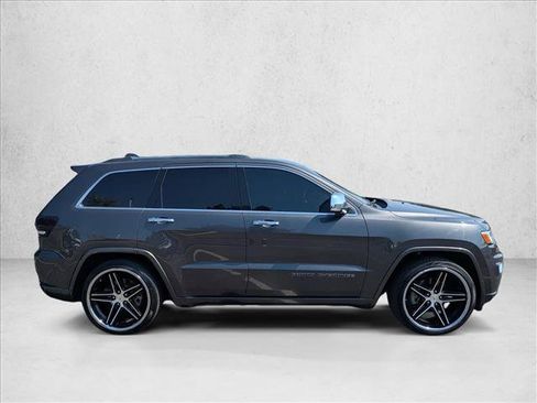 Used 2018 Jeep Grand Cherokee Overland AWD/4WD image 4