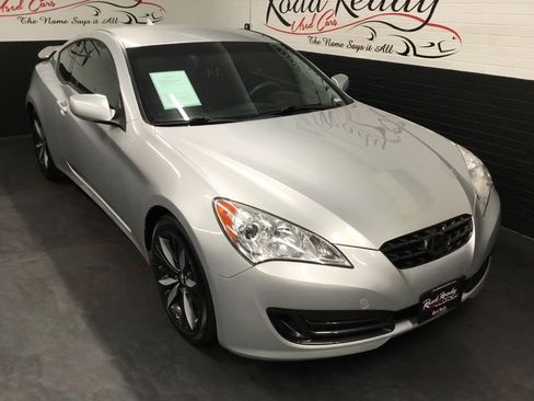 Used 2012 Hyundai Genesis 2.0T image 2