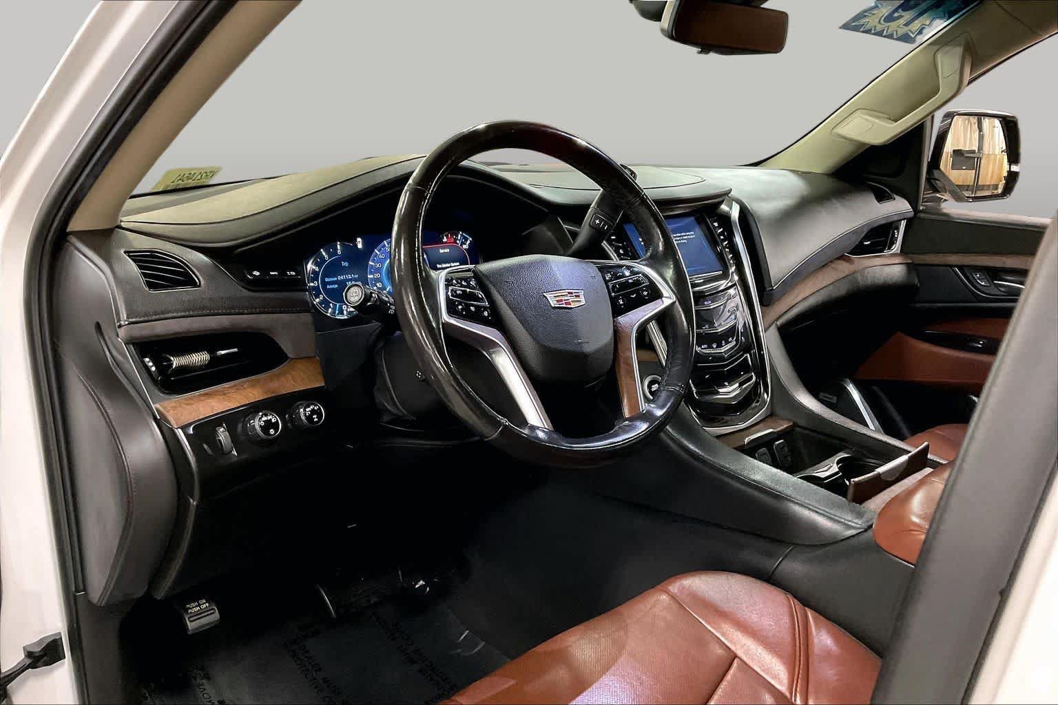 Used 2019 Cadillac Escalade ESV Luxury AWD/4WD image 18