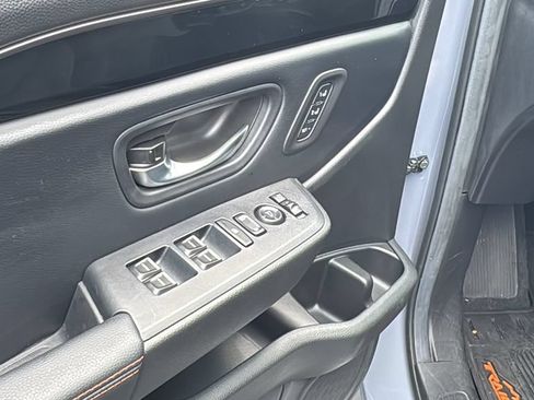Used 2025 Honda Pilot TrailSport image 13