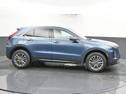 Used 2025 Cadillac XT4 Premium Luxury image 12