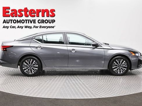 Used 2025 Nissan Altima 2.5 SV image 4